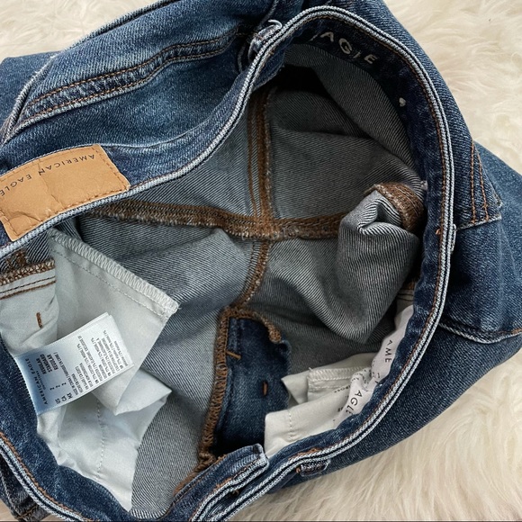 American Eagle High Rise Distressed Mom Jeans - 2 - Picture 12 of 16
